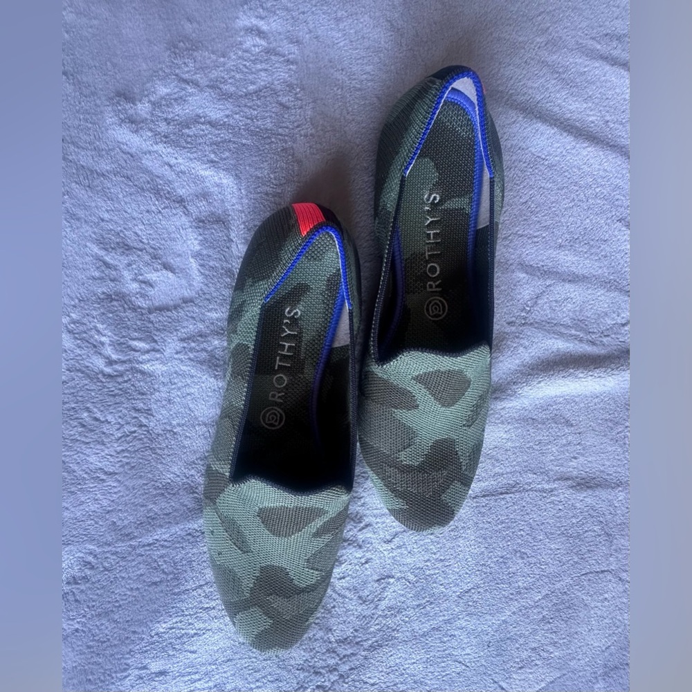Rothys Camo Loafers Womens 9.5
Green Flats Round Toe Slip On. - Picture 3 of 12